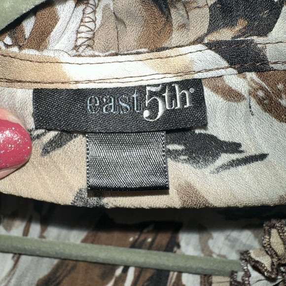 XL Semi Sheer (need cami) Floral Top. MUST BE BUNDLED - Picture 2 of 7